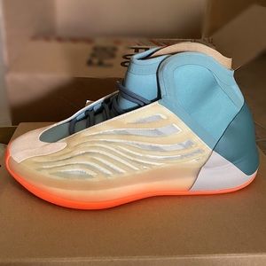 YEEZY Quantum 'Hi-Res Coral'